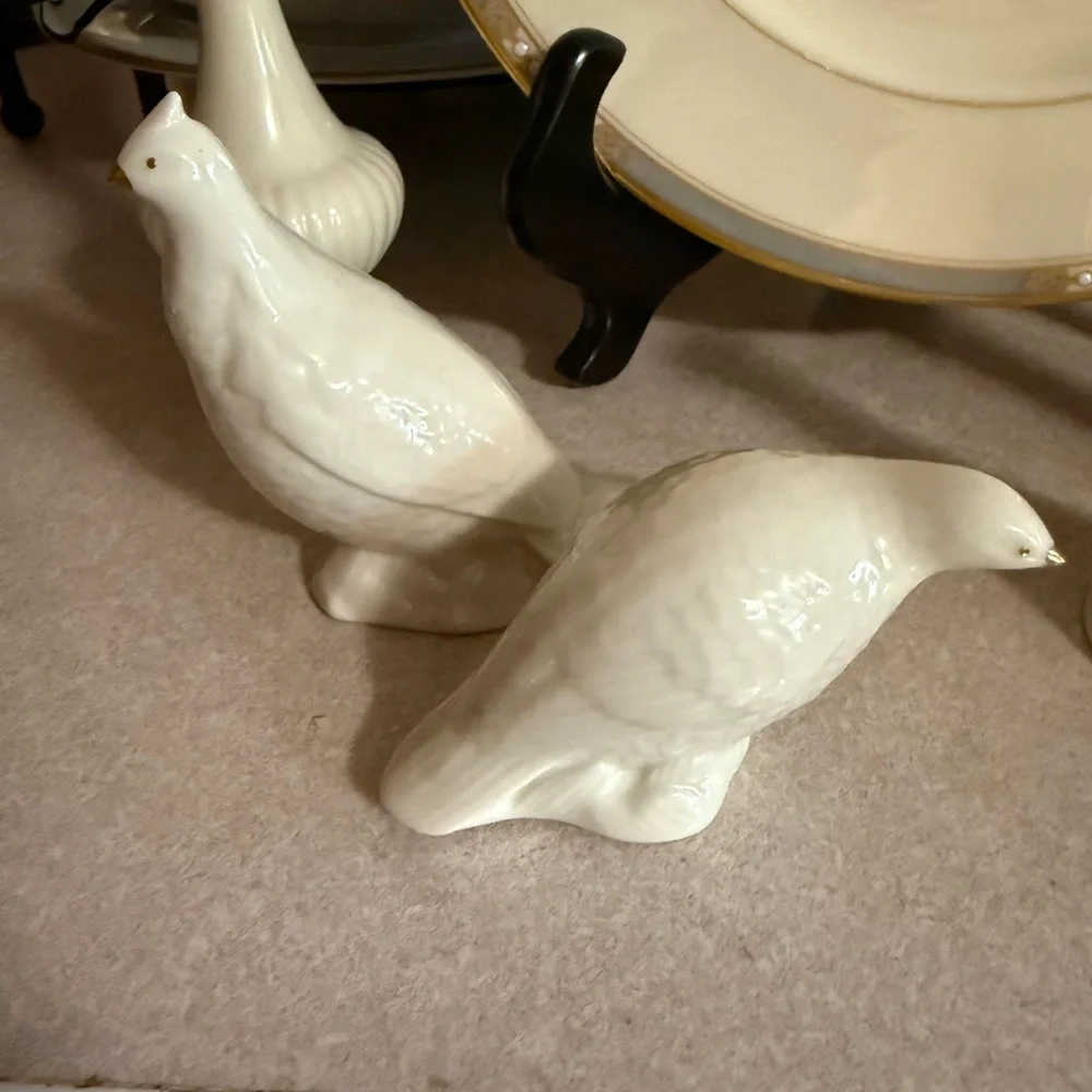 Lenox dove salt & pepper shaker cream & 24k gold hand painted .made in USA